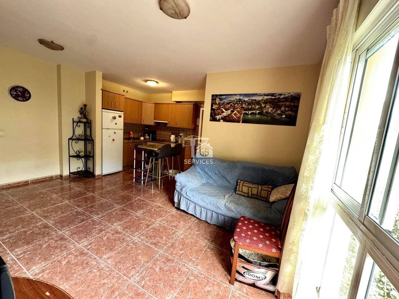 2 bedroom Flat for sale in Arona with garage - € 195,000 (Ref: 9490013)