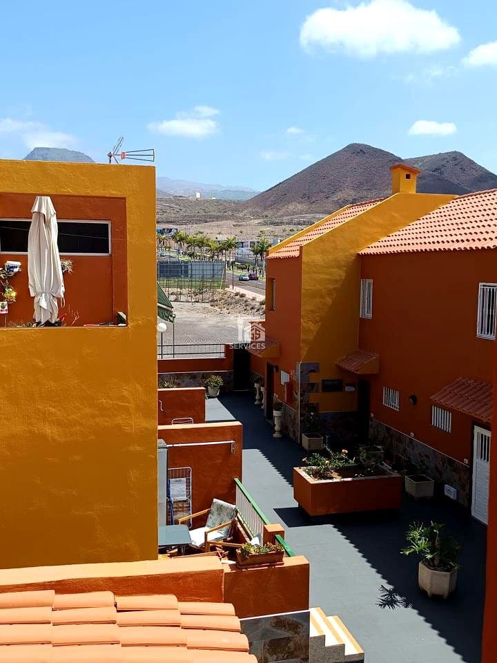 1 bedroom Flat for sale in Arona with pool - € 240,000 (Ref: 9490100)