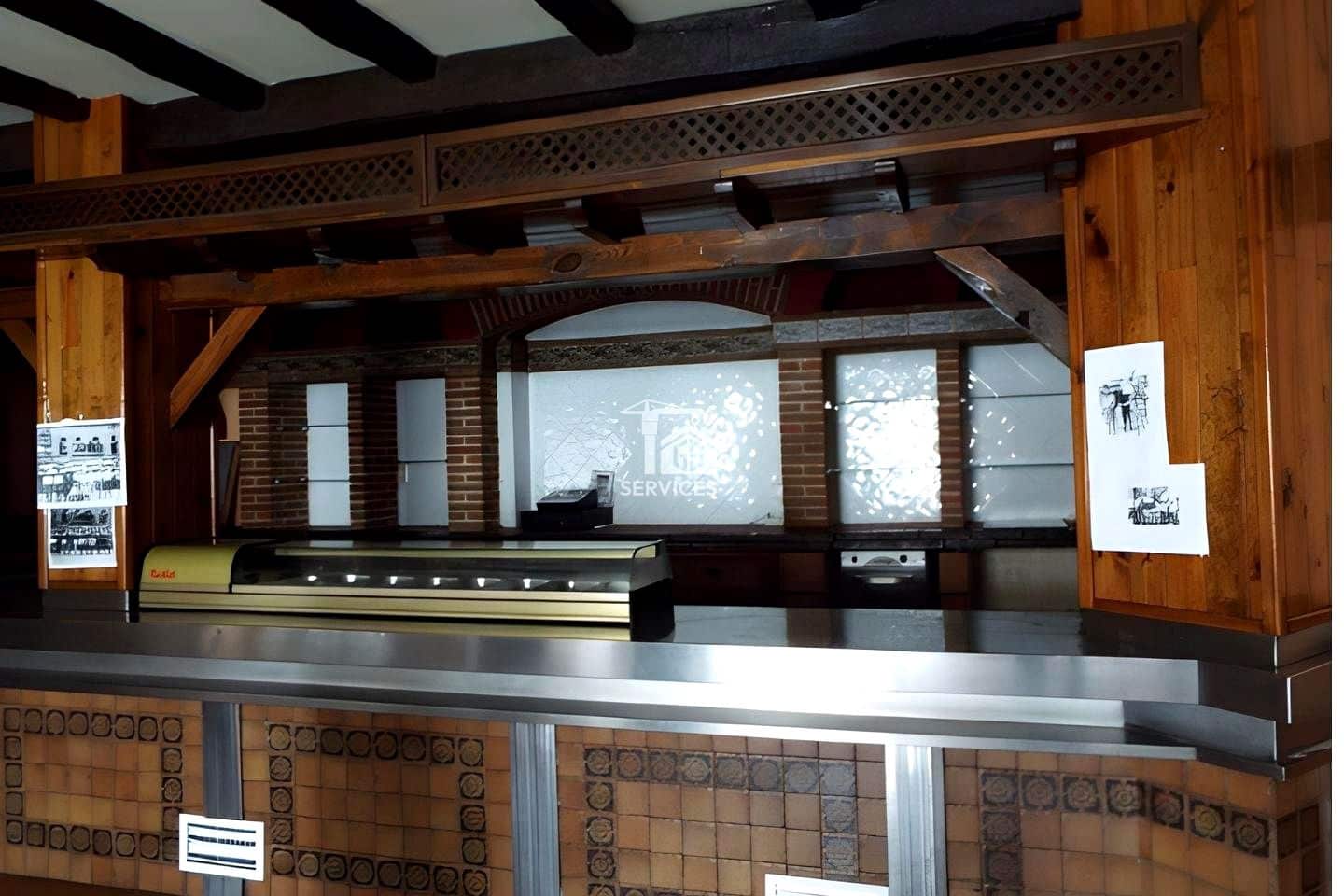 7 bedroom Business for sale in Parrillas with garage - € 380,000 (Ref: 9494231)