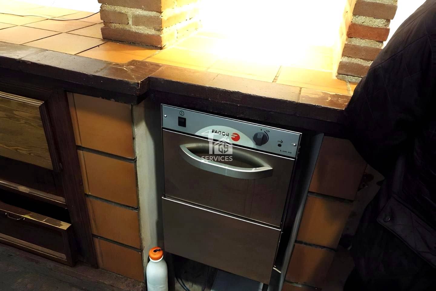 7 bedroom Business for sale in Parrillas with garage - € 380,000 (Ref: 9494231)