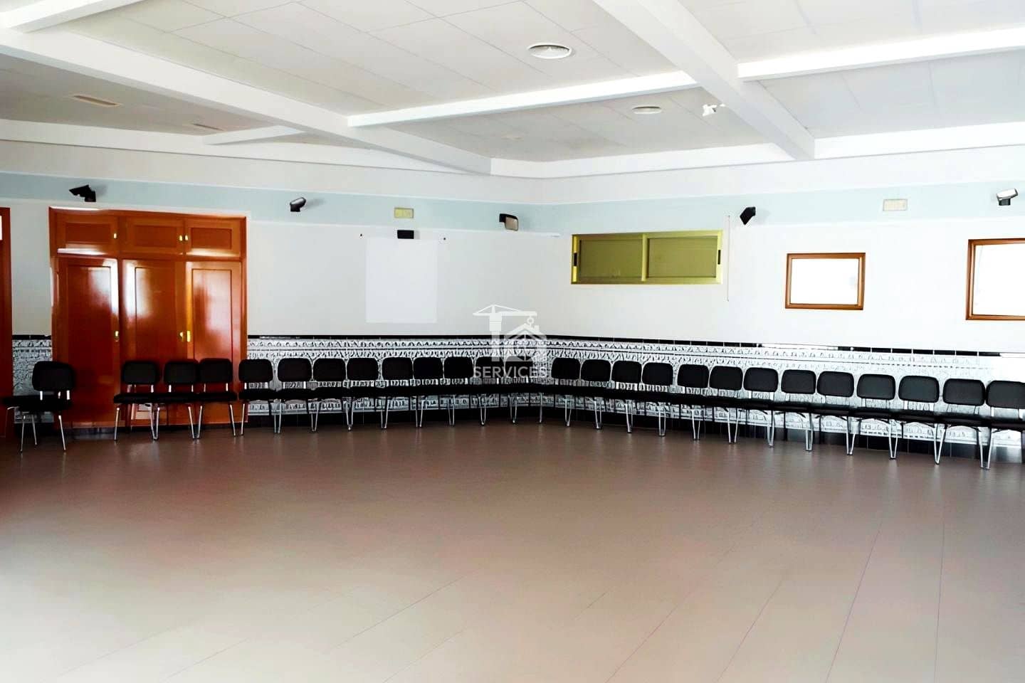 7 bedroom Business for sale in Parrillas with garage - € 380,000 (Ref: 9494231)