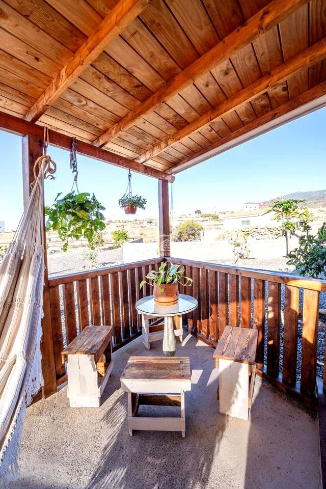 5 bedroom Villa for sale in Granadilla de Abona with garage - € 600,000 (Ref: 9499500)