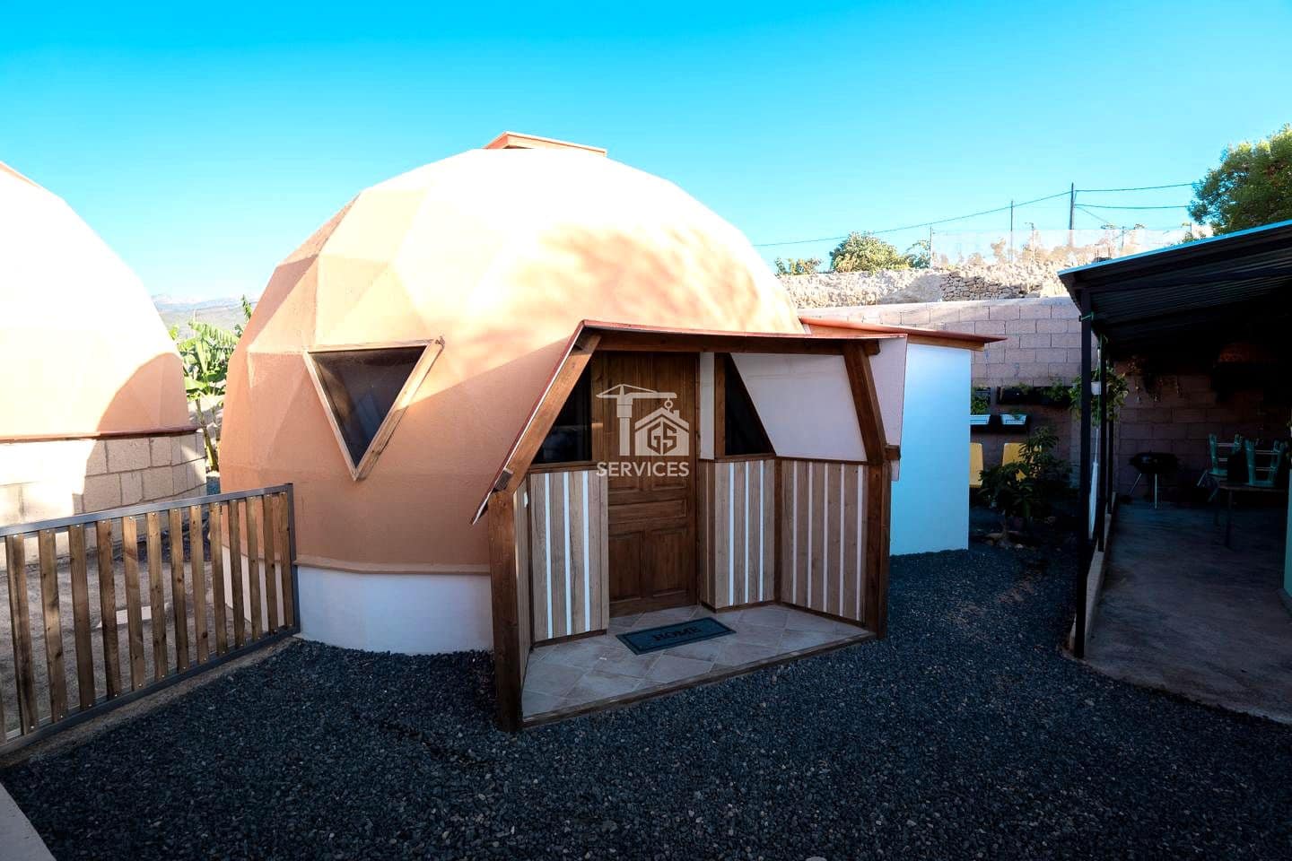 5 bedroom Villa for sale in Granadilla de Abona with garage - € 600,000 (Ref: 9499500)