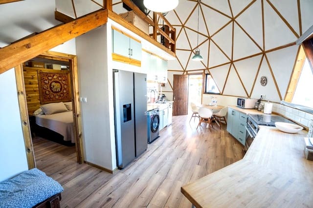 5 bedroom Villa for sale in Granadilla de Abona with garage - € 600,000 (Ref: 9499500)