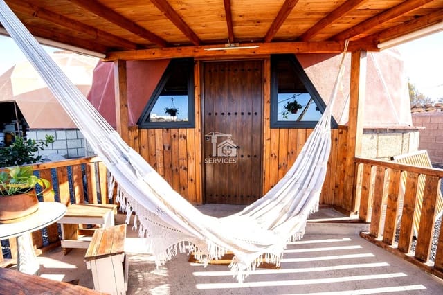 5 bedroom Villa for sale in Granadilla de Abona with garage - € 600,000 (Ref: 9499500)