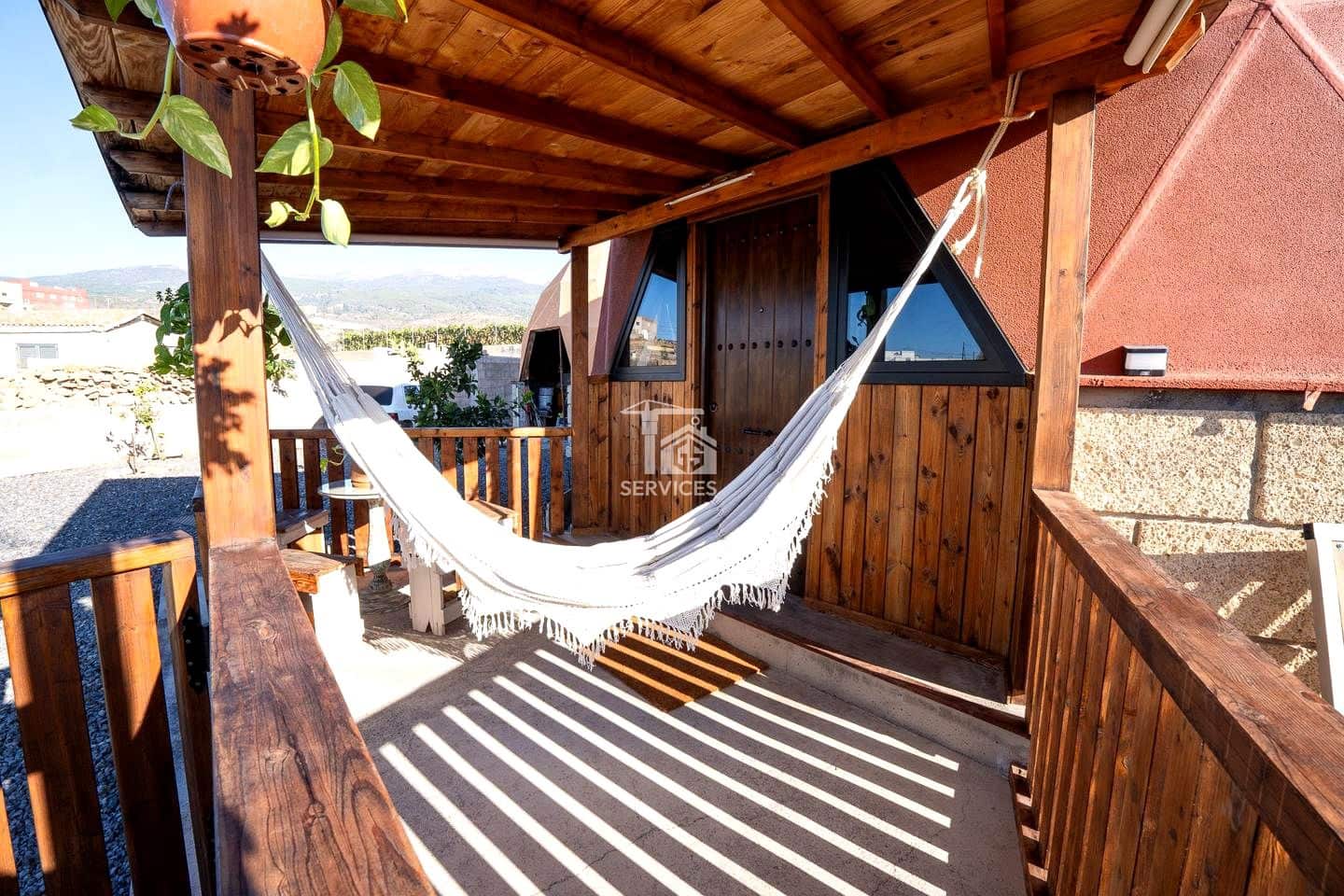 5 bedroom Villa for sale in Granadilla de Abona with garage - € 600,000 (Ref: 9499500)