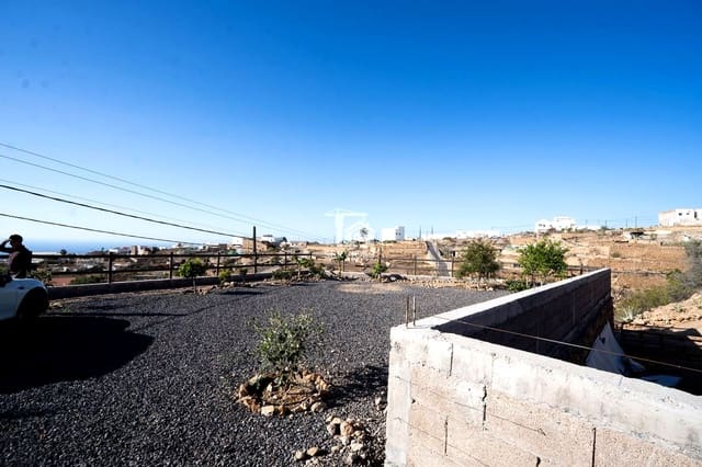 5 bedroom Villa for sale in Granadilla de Abona with garage - € 600,000 (Ref: 9499500)