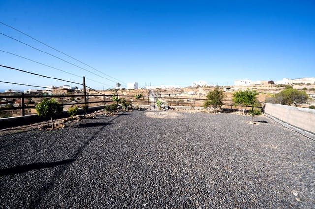 5 bedroom Villa for sale in Granadilla de Abona with garage - € 600,000 (Ref: 9499500)