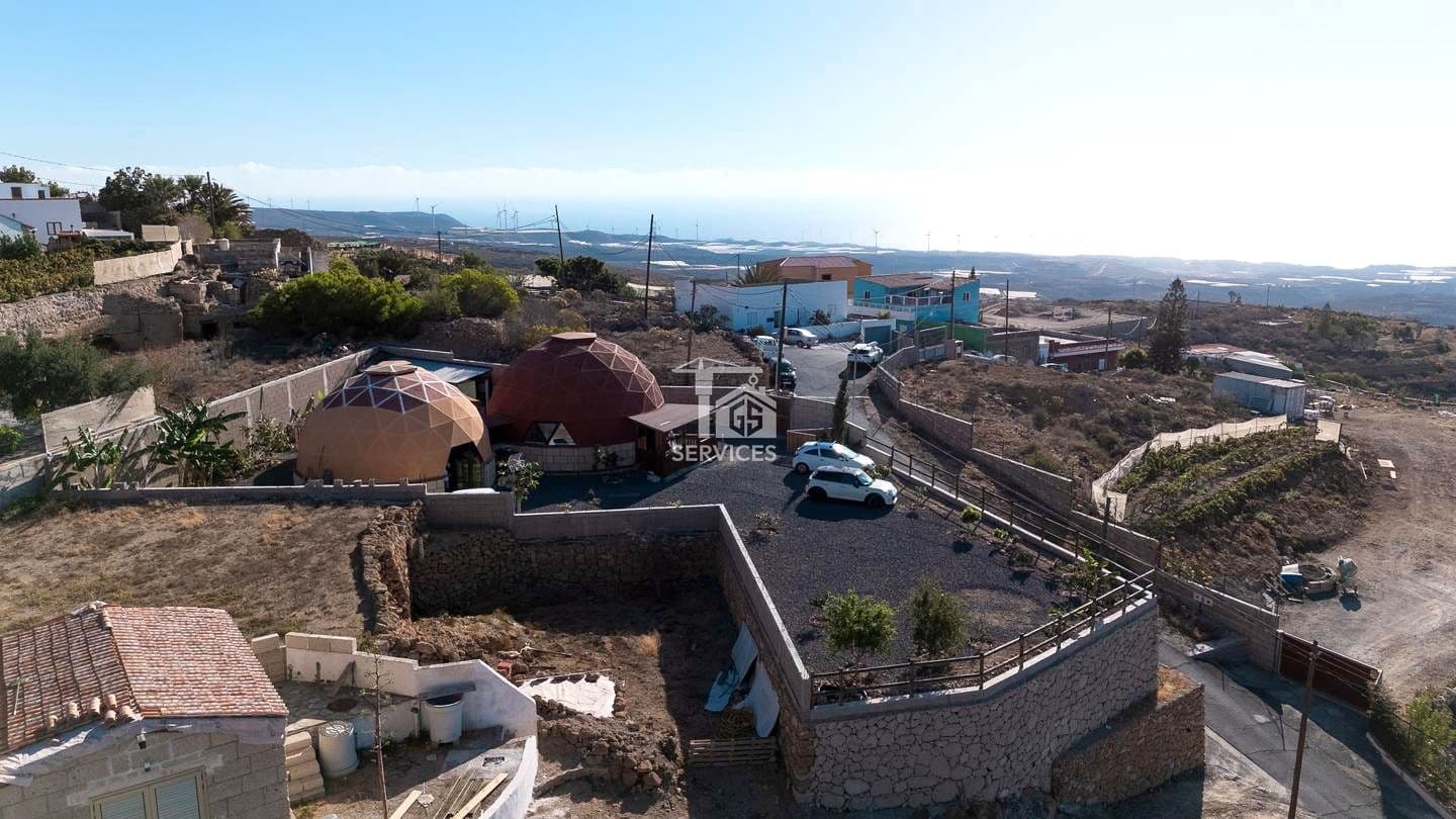 5 bedroom Villa for sale in Granadilla de Abona with garage - € 600,000 (Ref: 9499500)