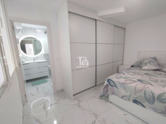 1 slaapkamer Flat te koop in Los Cristianos, Arona met zwembad garage - € 441.000 (Ref: 9499512)