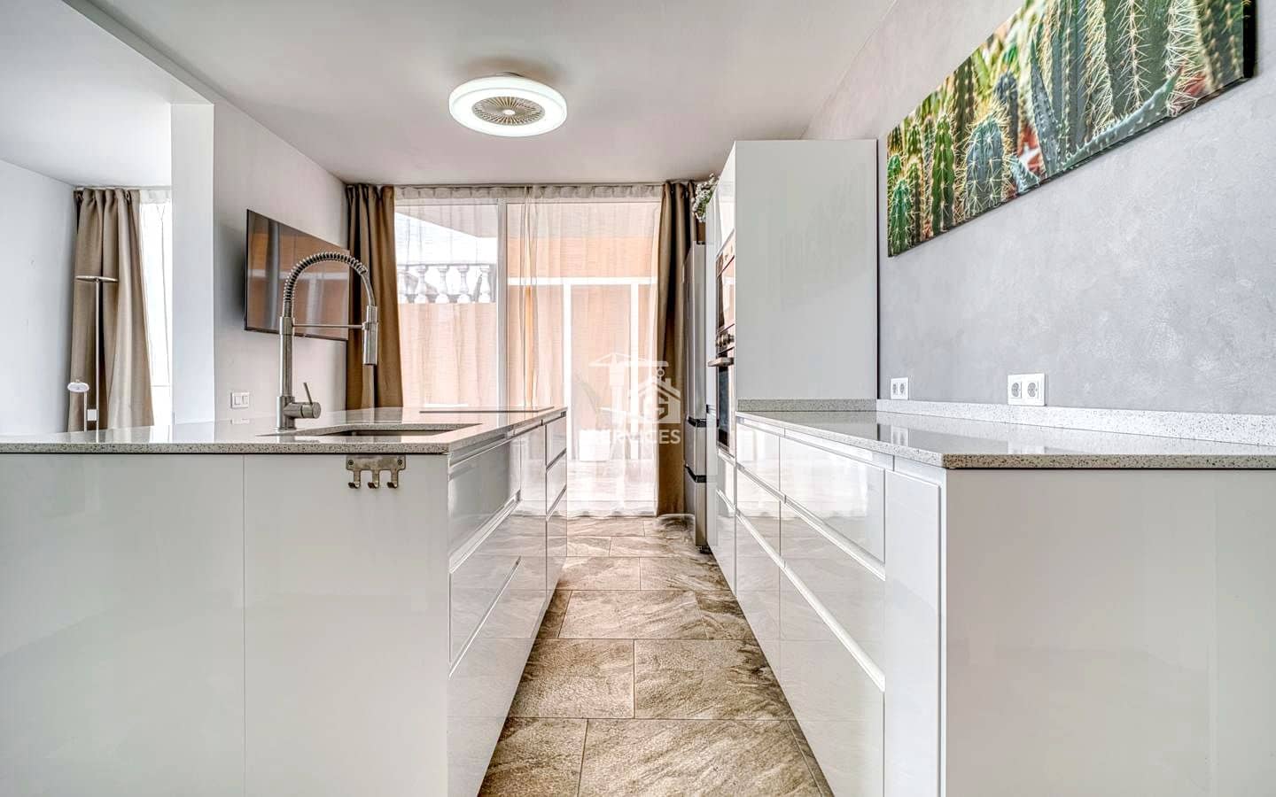 4 bedroom Villa for sale in Adeje with garage - € 799,000 (Ref: 9503550)