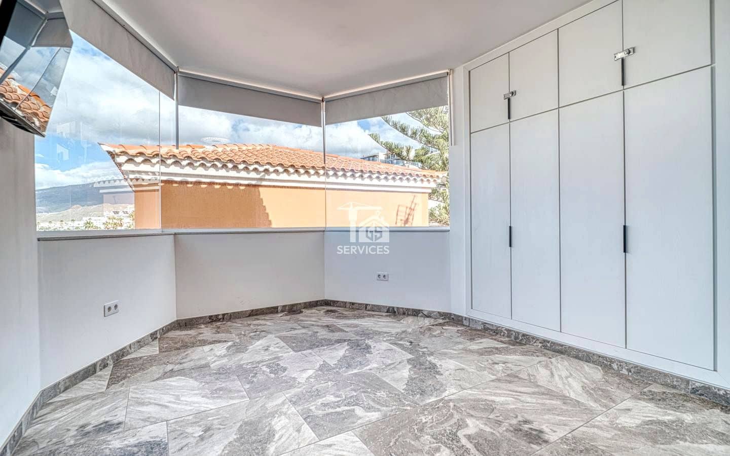 4 bedroom Villa for sale in Adeje with garage - € 799,000 (Ref: 9503550)