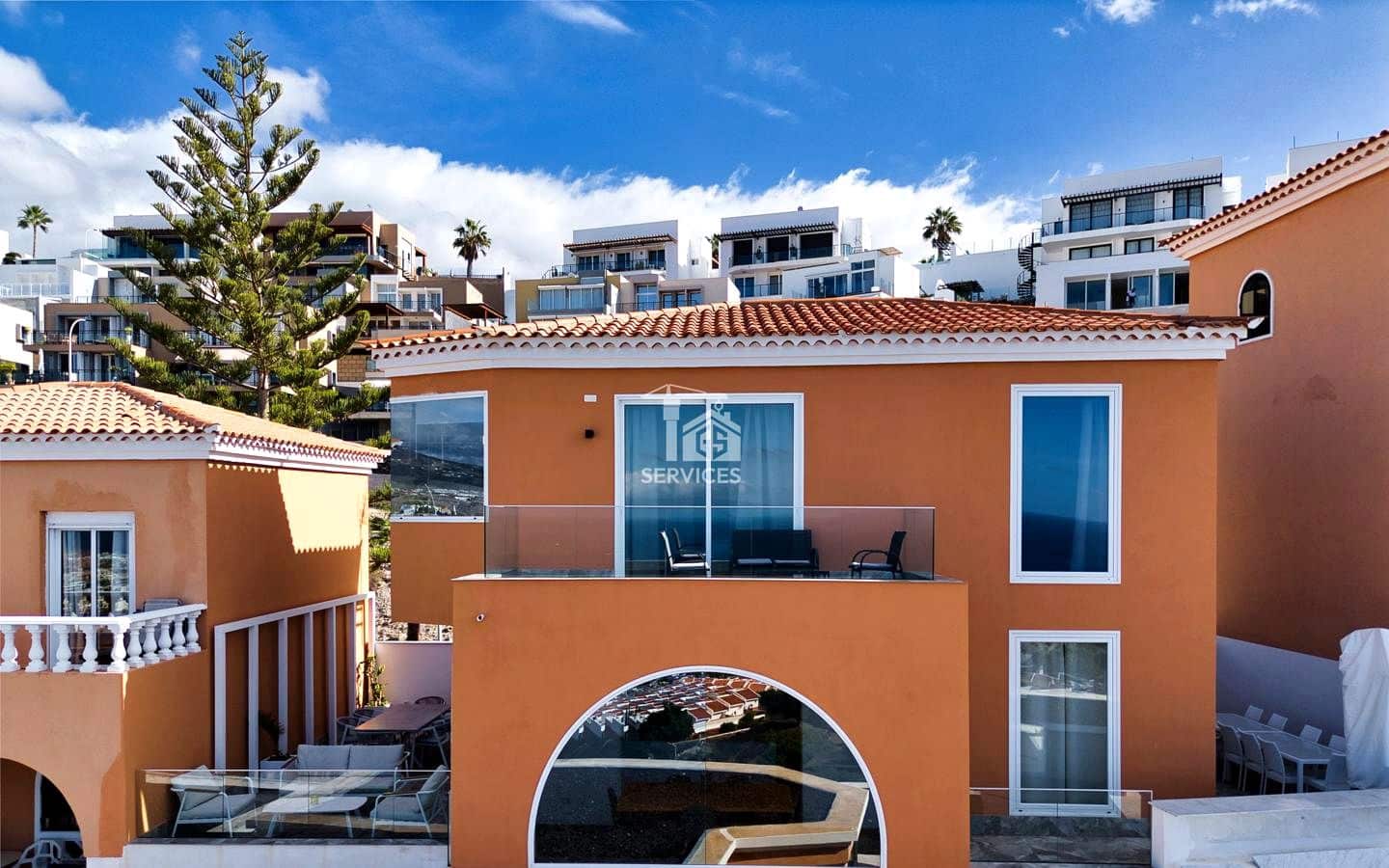 4 bedroom Villa for sale in Adeje with garage - € 799,000 (Ref: 9503550)