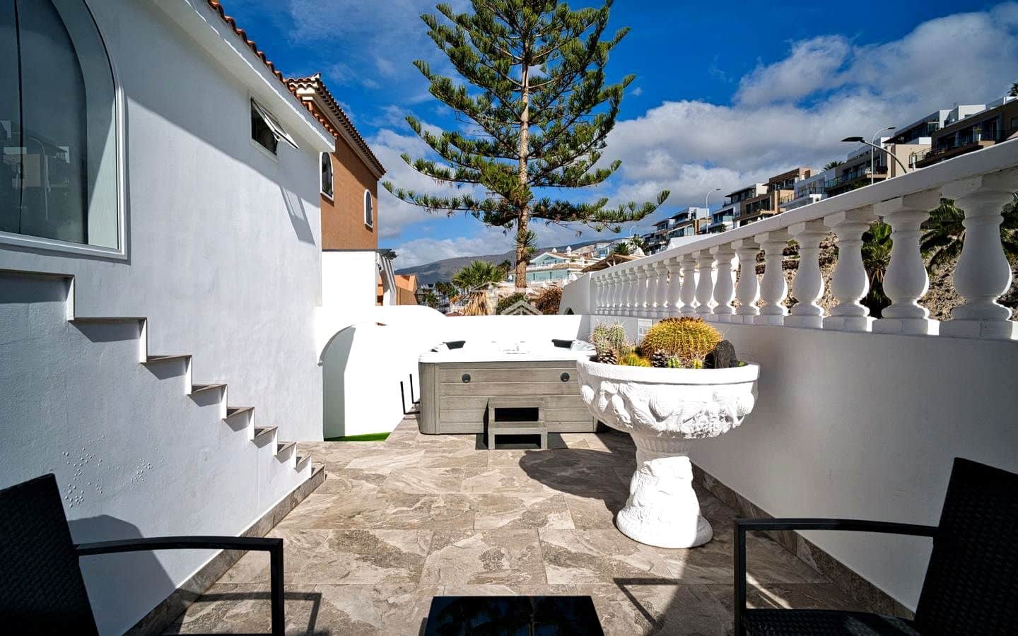 4 bedroom Villa for sale in Adeje with garage - € 799,000 (Ref: 9503550)