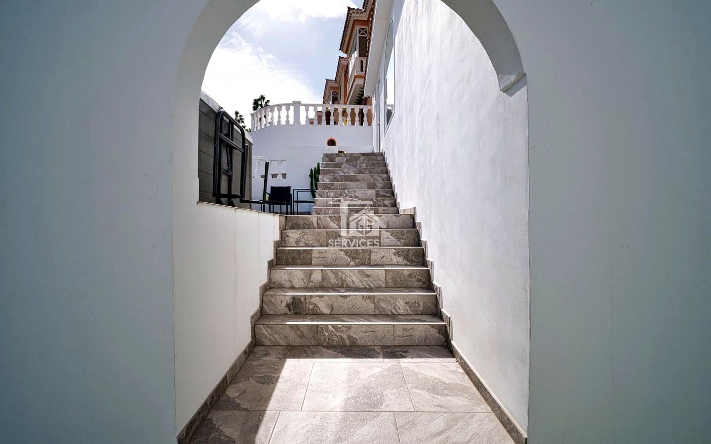 4 bedroom Villa for sale in Adeje with garage - € 799,000 (Ref: 9503550)