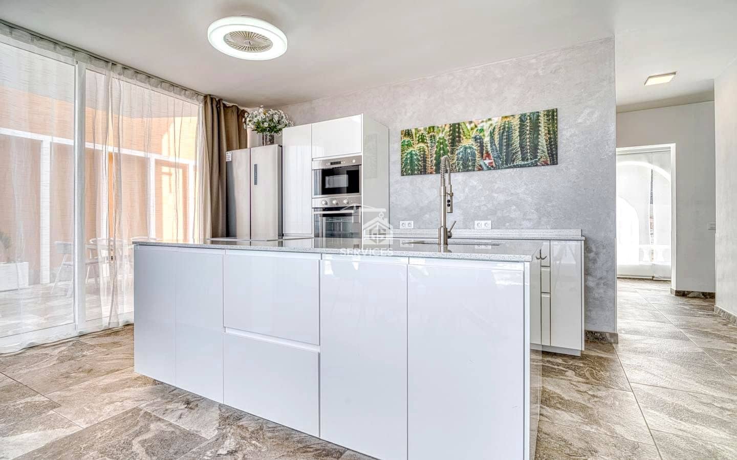 4 bedroom Villa for sale in Adeje with garage - € 799,000 (Ref: 9503550)