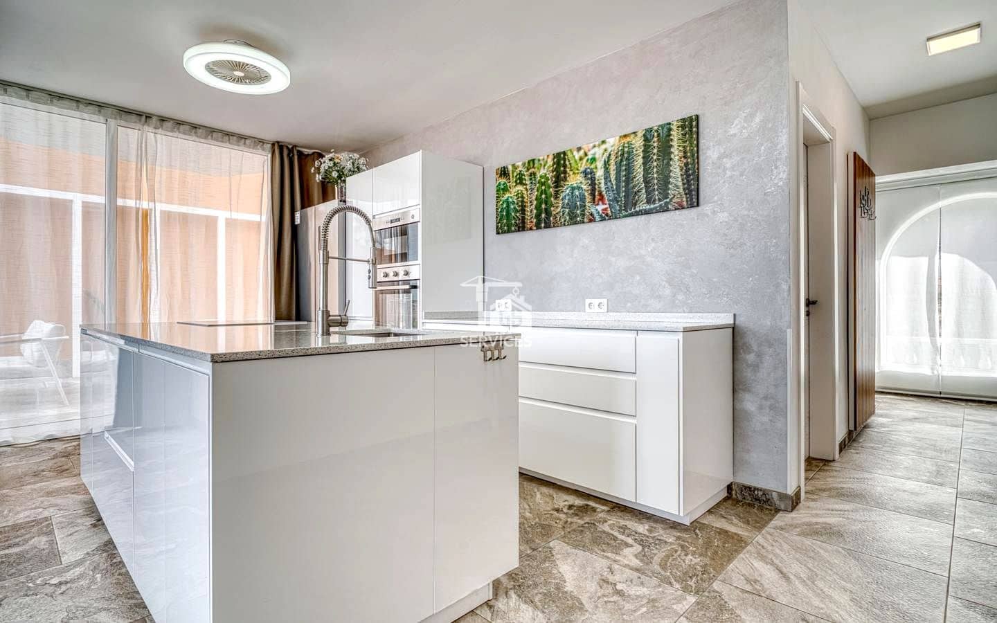 4 bedroom Villa for sale in Adeje with garage - € 799,000 (Ref: 9503550)