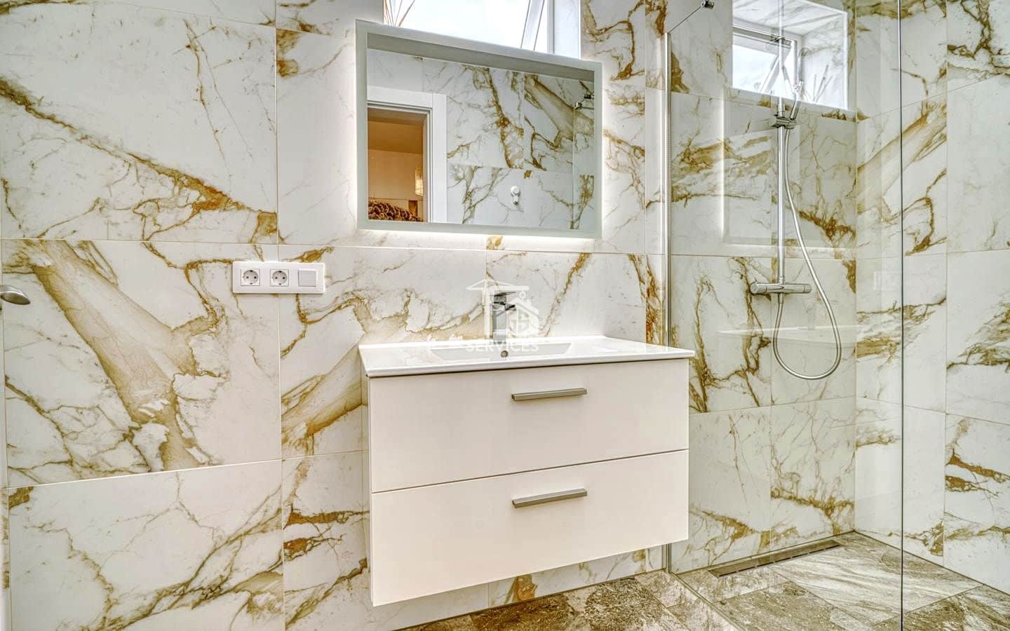 4 bedroom Villa for sale in Adeje with garage - € 799,000 (Ref: 9503550)