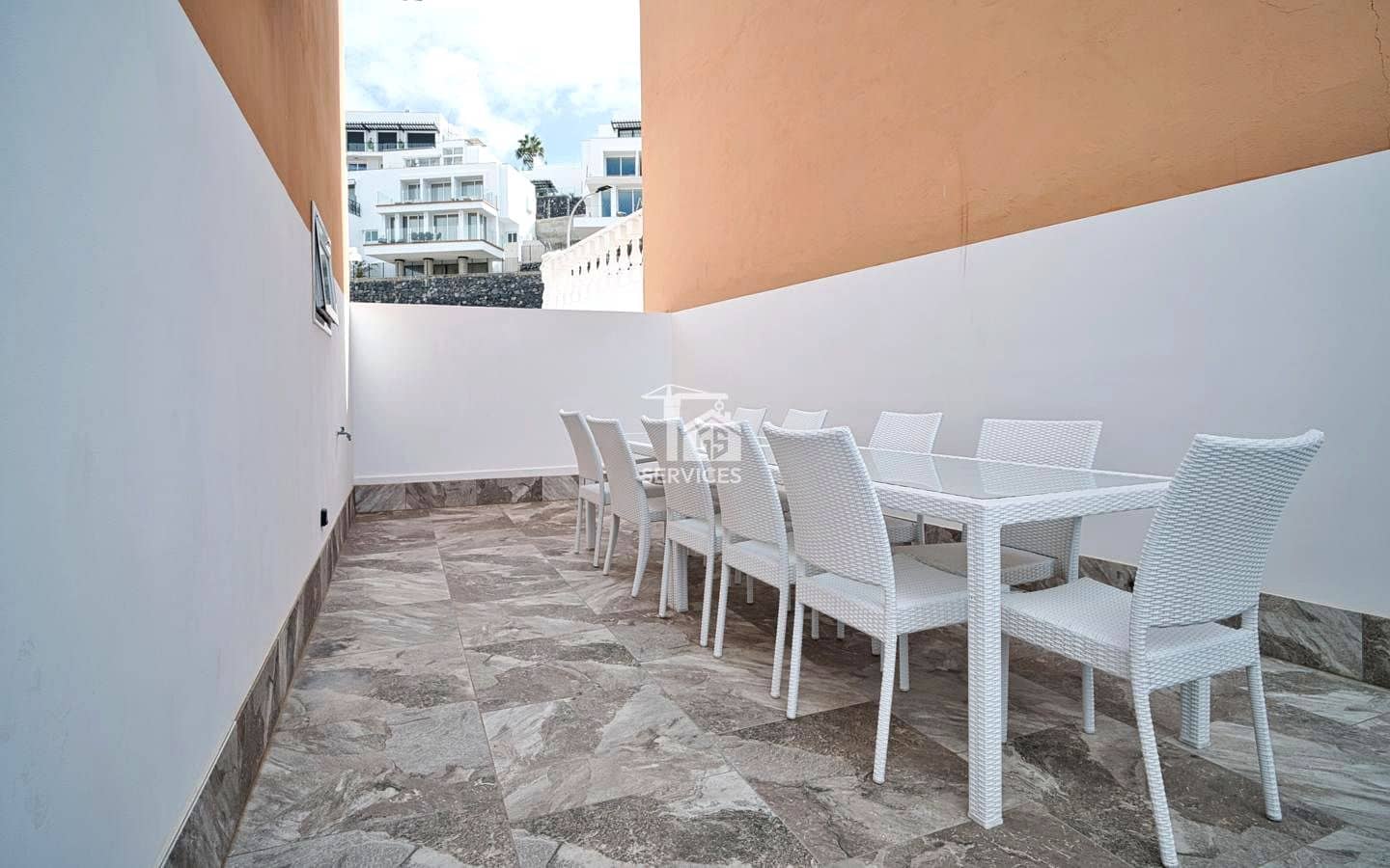 4 bedroom Villa for sale in Adeje with garage - € 799,000 (Ref: 9503550)