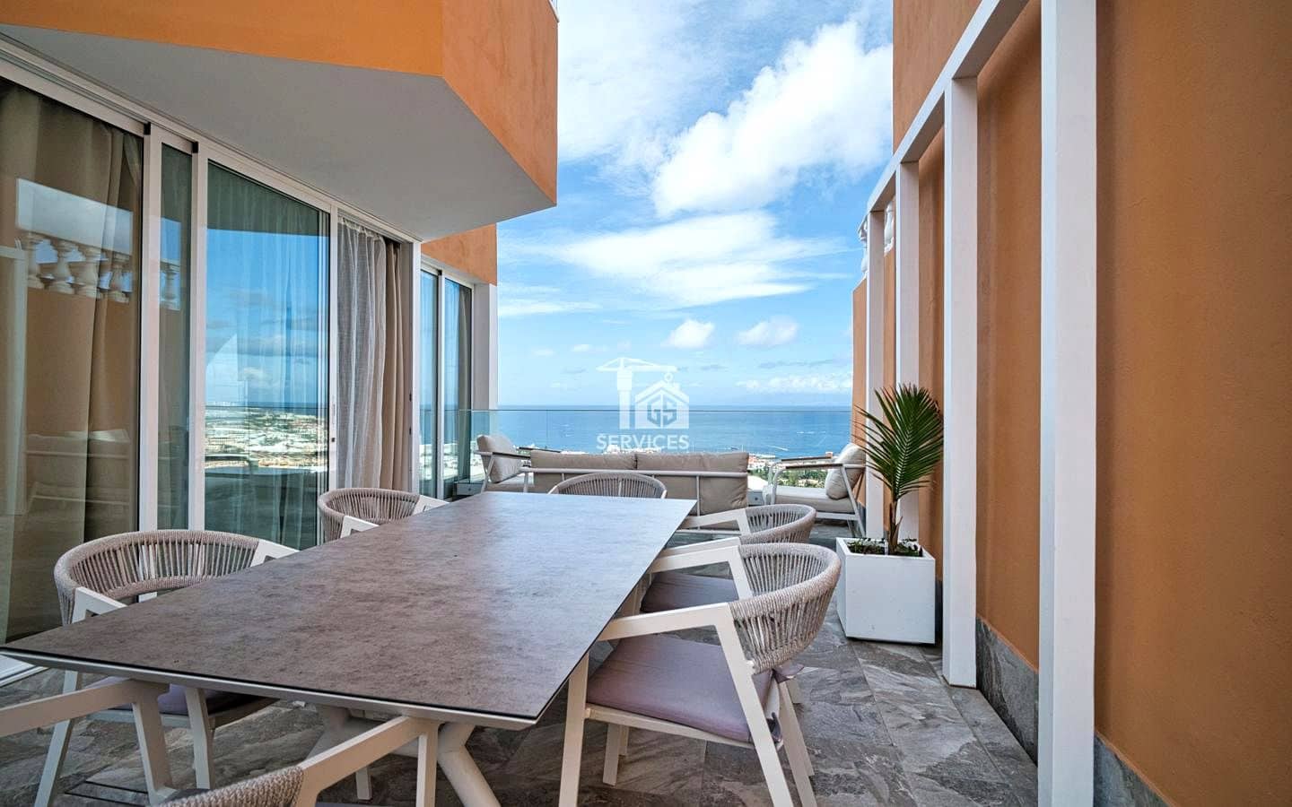 4 bedroom Villa for sale in Adeje with garage - € 799,000 (Ref: 9503550)