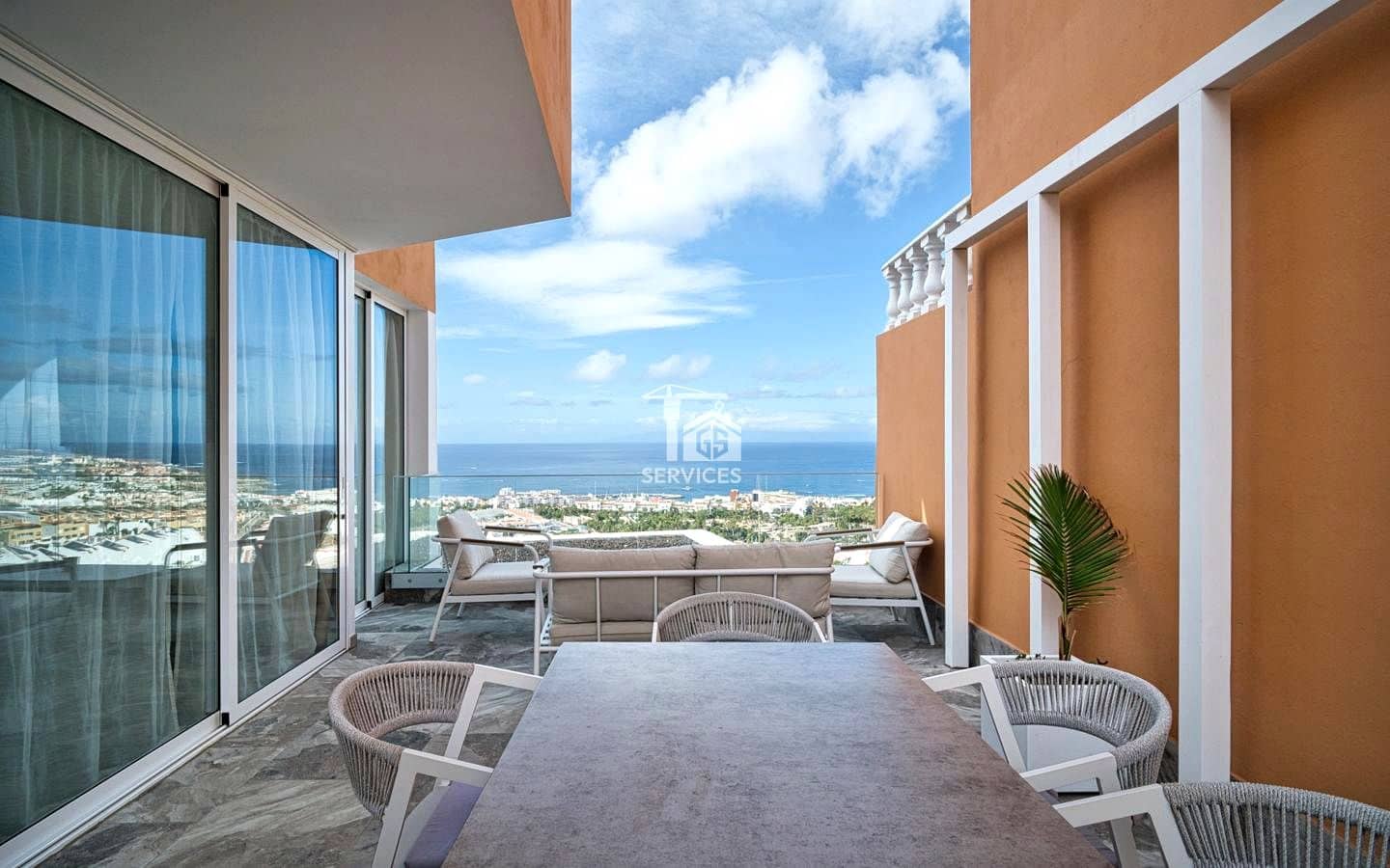 4 bedroom Villa for sale in Adeje with garage - € 799,000 (Ref: 9503550)