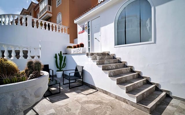4 bedroom Villa for sale in San Eugenio Alto, Adeje with garage - € 799,000 (Ref: 9503550)