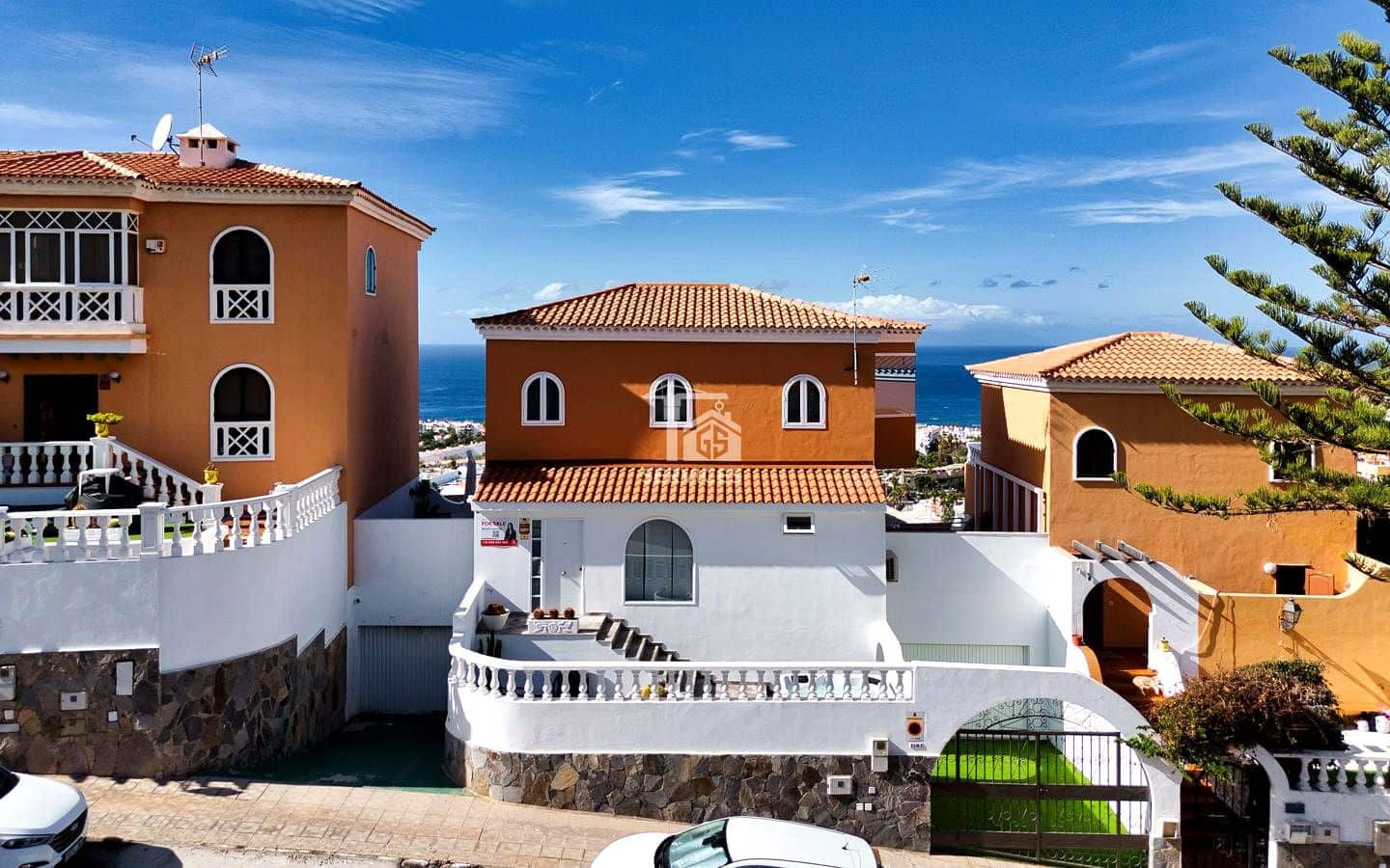 4 bedroom Villa for sale in Adeje with garage - € 799,000 (Ref: 9503550)