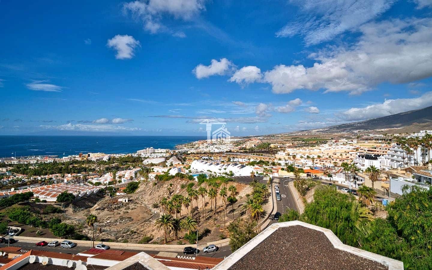 4 bedroom Villa for sale in Adeje with garage - € 799,000 (Ref: 9503550)