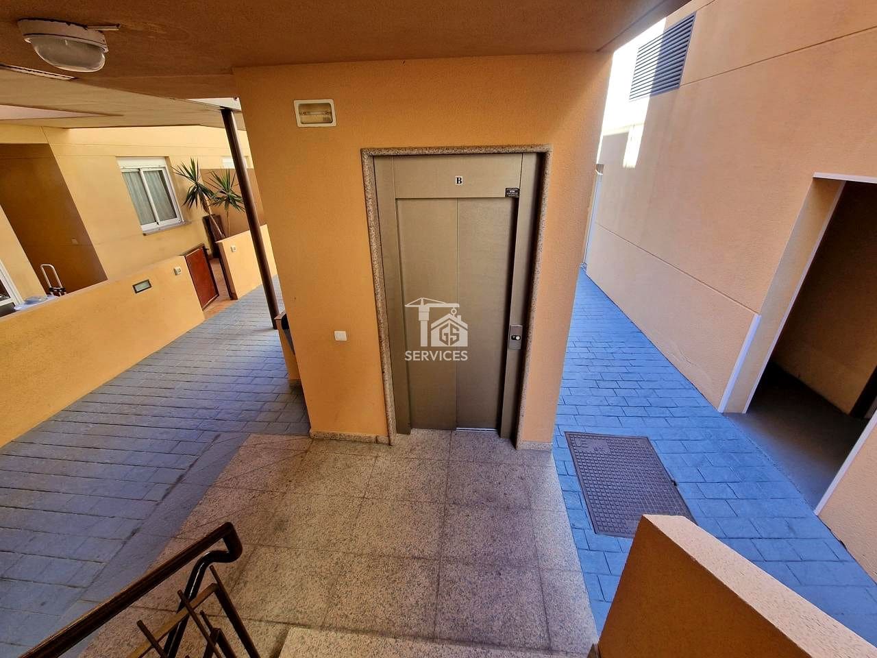 2 soverom Leilighet til salgs i Adeje med svømmebasseng garasje - € 335 000 (Ref: 9532917)