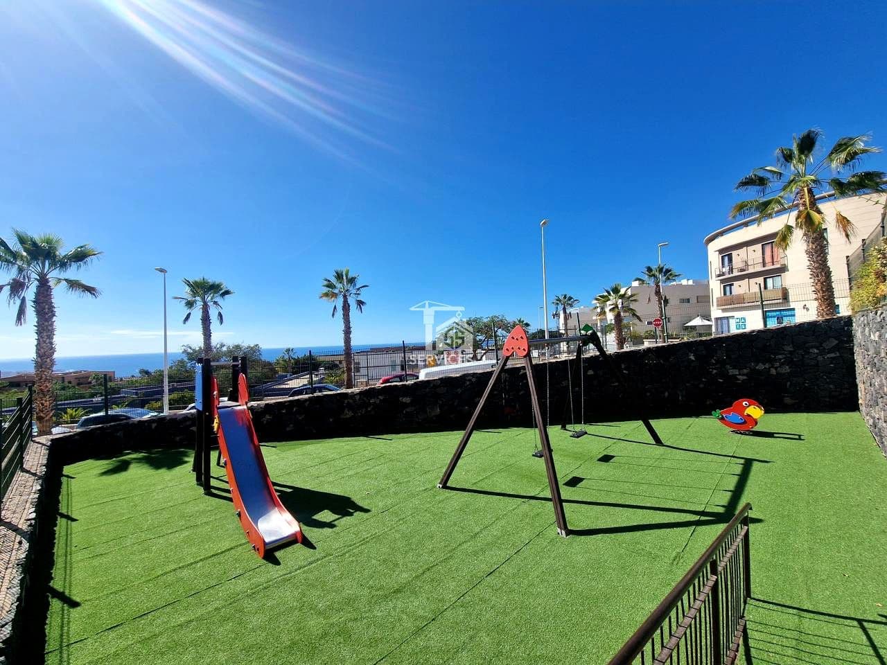 2 soverom Leilighet til salgs i Adeje med svømmebasseng garasje - € 335 000 (Ref: 9532917)