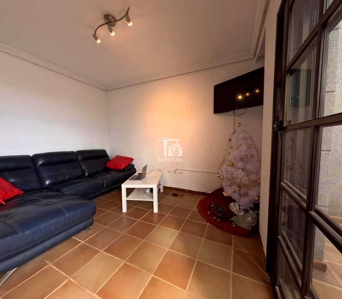 4 bedroom Villa for sale in Granadilla de Abona with garage - € 750,000 (Ref: 9559906)