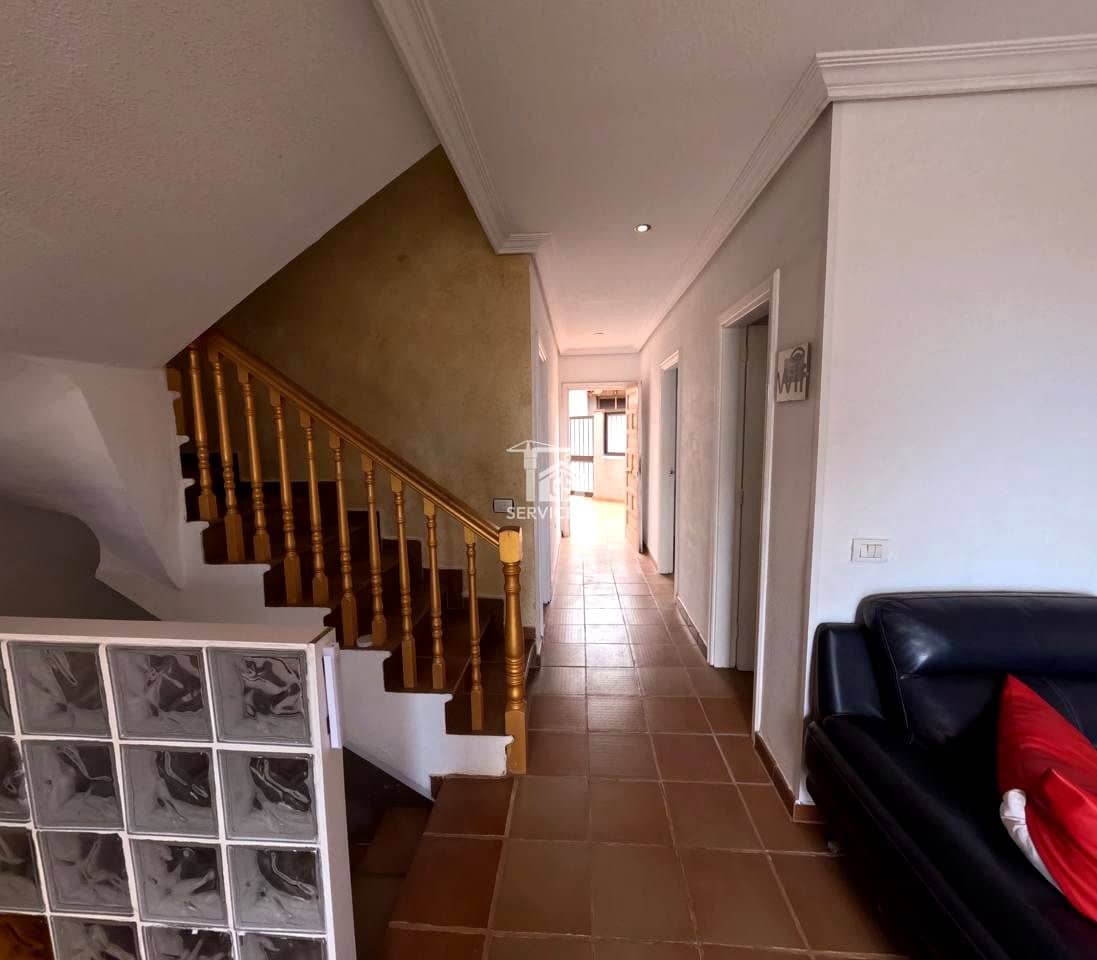 4 bedroom Villa for sale in Granadilla de Abona with garage - € 750,000 (Ref: 9559906)