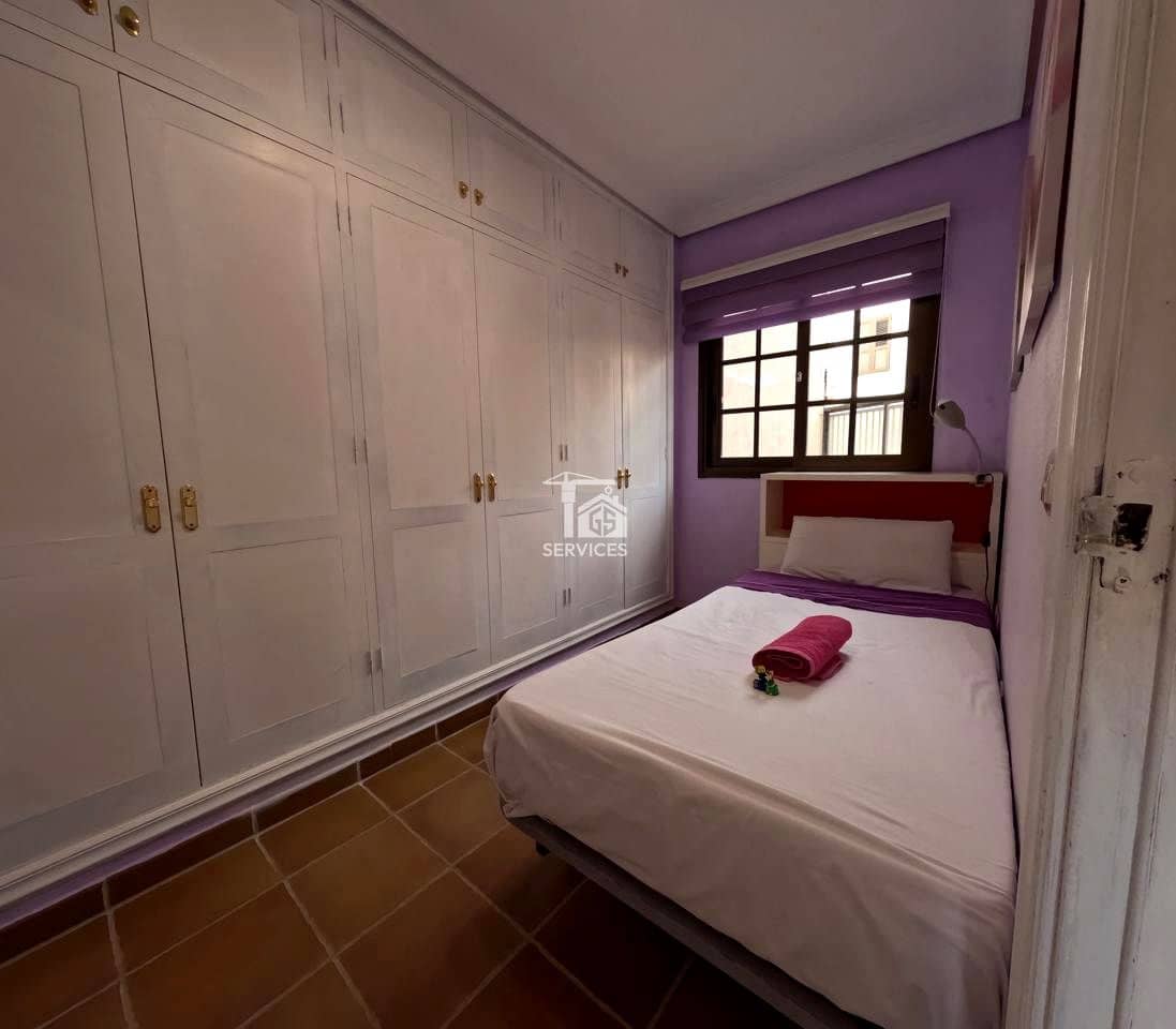 4 bedroom Villa for sale in Granadilla de Abona with garage - € 750,000 (Ref: 9559906)