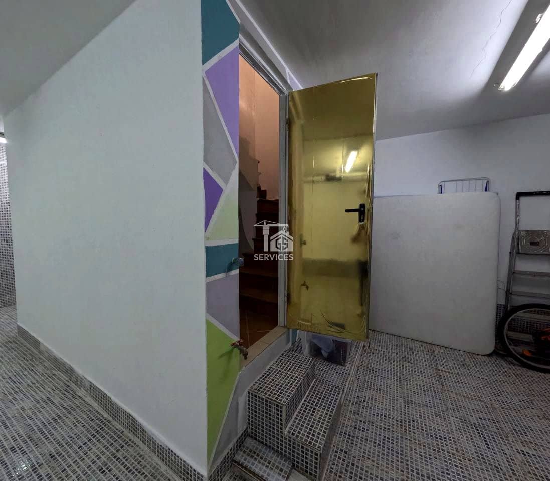 4 bedroom Villa for sale in Granadilla de Abona with garage - € 750,000 (Ref: 9559906)