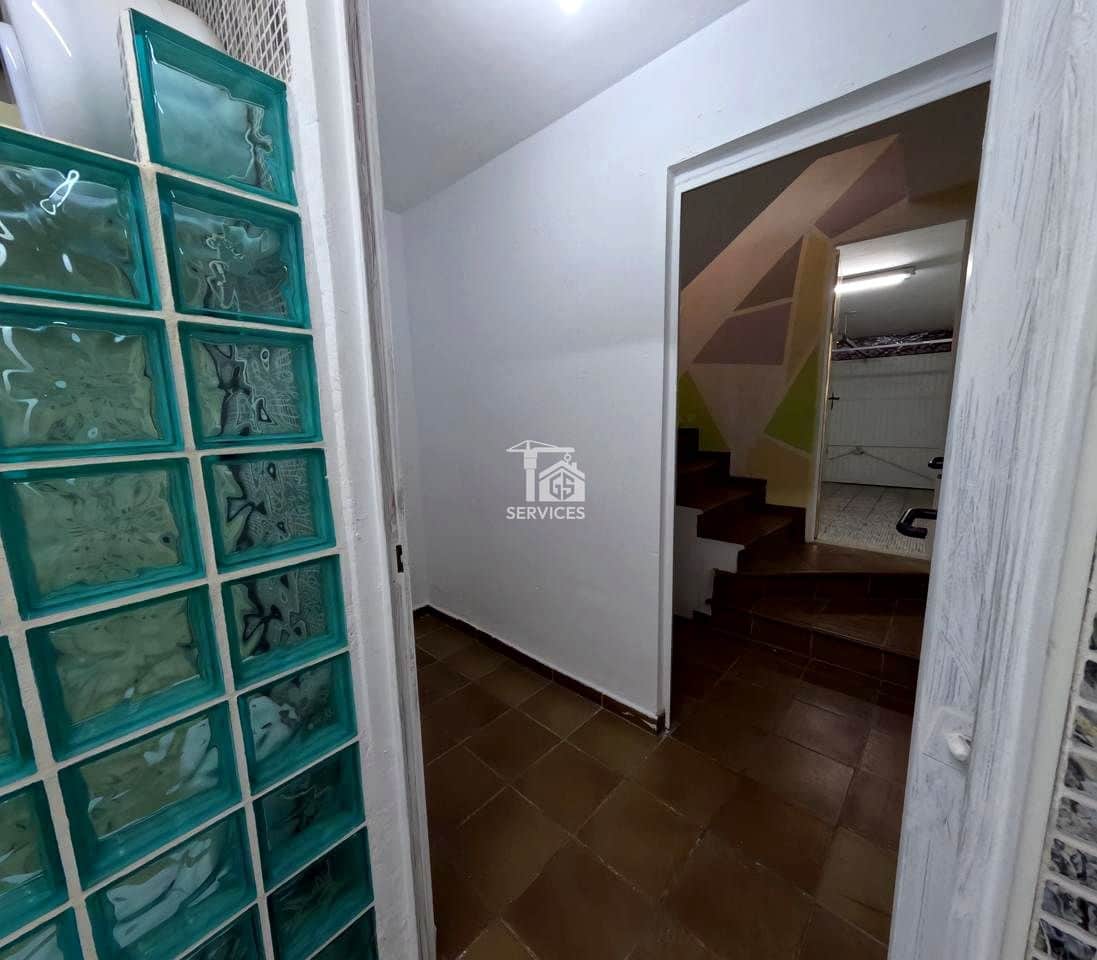 4 bedroom Villa for sale in Granadilla de Abona with garage - € 750,000 (Ref: 9559906)