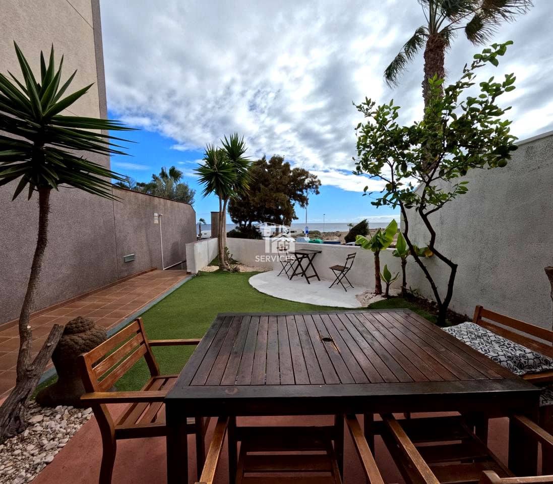 4 bedroom Villa for sale in Granadilla de Abona with garage - € 750,000 (Ref: 9559906)