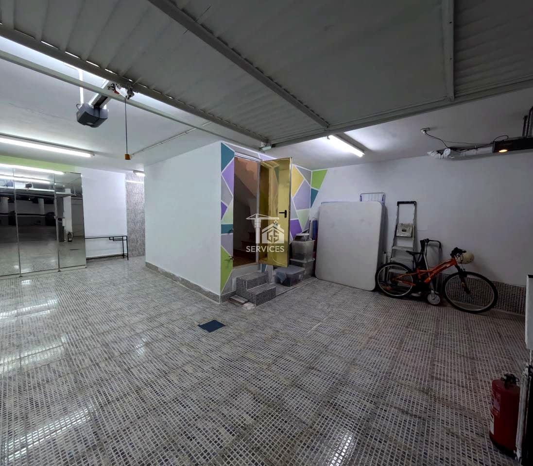 4 bedroom Villa for sale in Granadilla de Abona with garage - € 750,000 (Ref: 9559906)