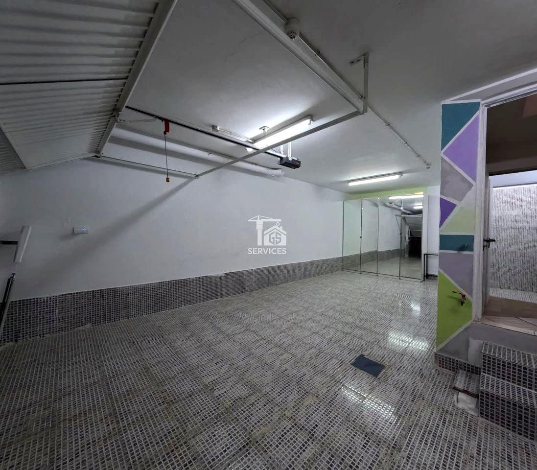 4 bedroom Villa for sale in Granadilla de Abona with garage - € 750,000 (Ref: 9559906)