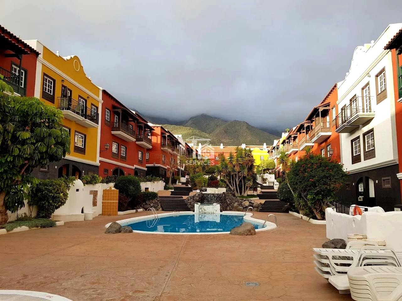 4 bedroom Villa for sale in Adeje with pool garage - € 415,000 (Ref: 9575175)