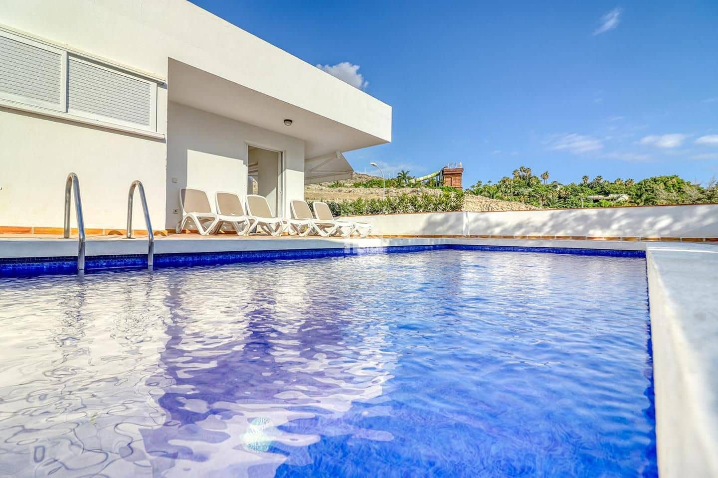5 bedroom Villa for sale in Adeje with pool garage - € 1,900,000 (Ref: 9610241)