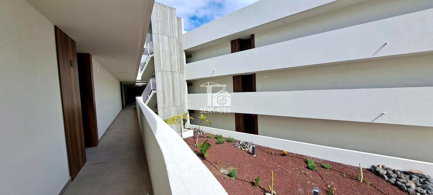 2 bedroom Flat for sale in Costa Adeje with pool garage - € 590,000 (Ref: 9618744)