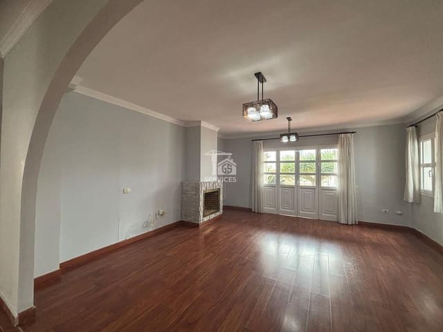 Chalet de 6 habitaciones en San Cristóbal de La Laguna en venta con garaje - 660.000 € (Ref: 9665441)