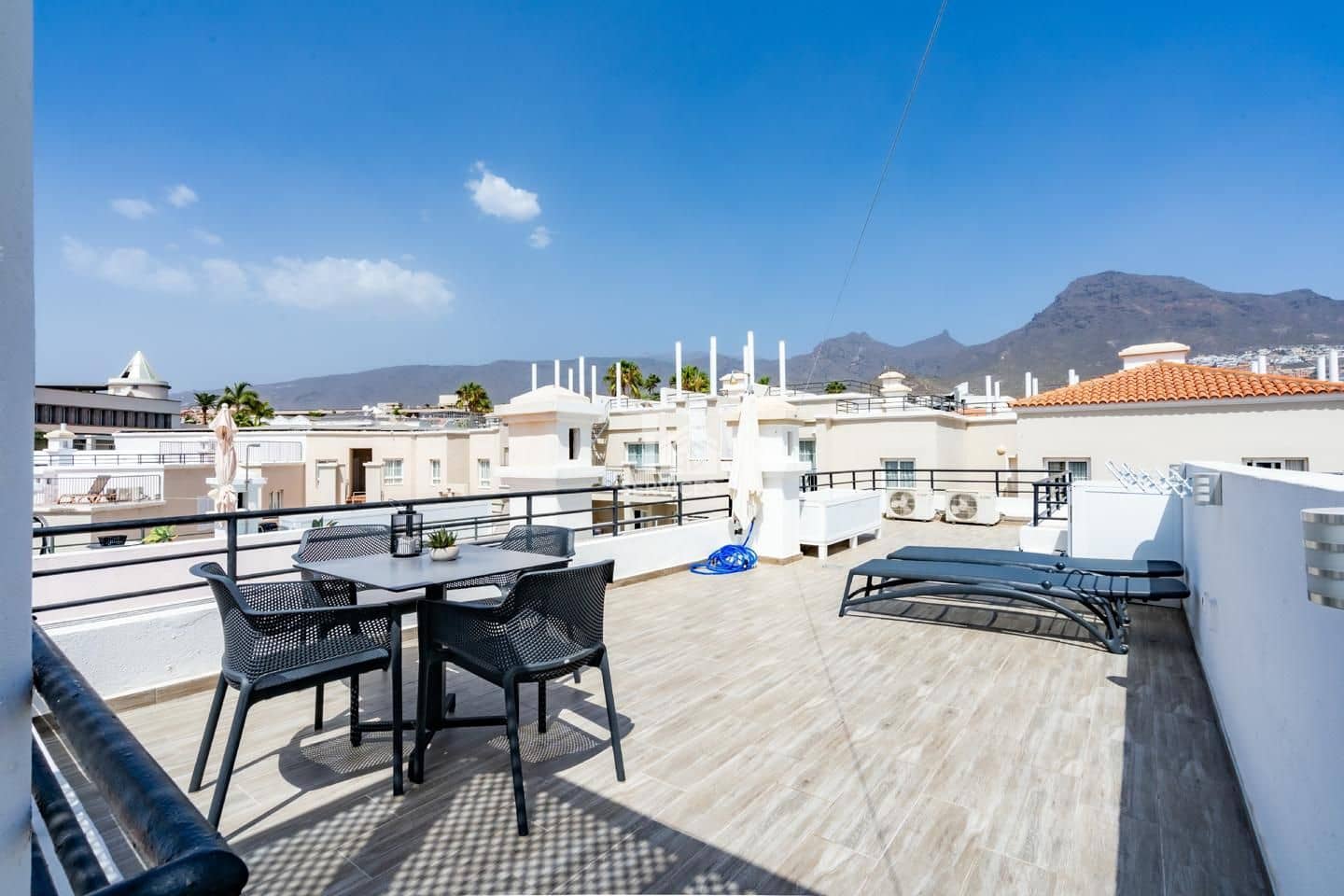 1 Zimmer Wohnung zu verkaufen in Adeje mit Pool - 400.000 € (Ref: 9671308)