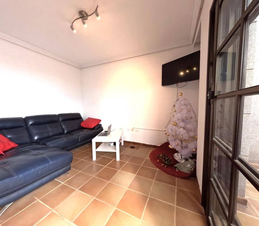 4 bedroom Villa for sale in Granadilla de Abona with garage - € 670,000 (Ref: 9679162)