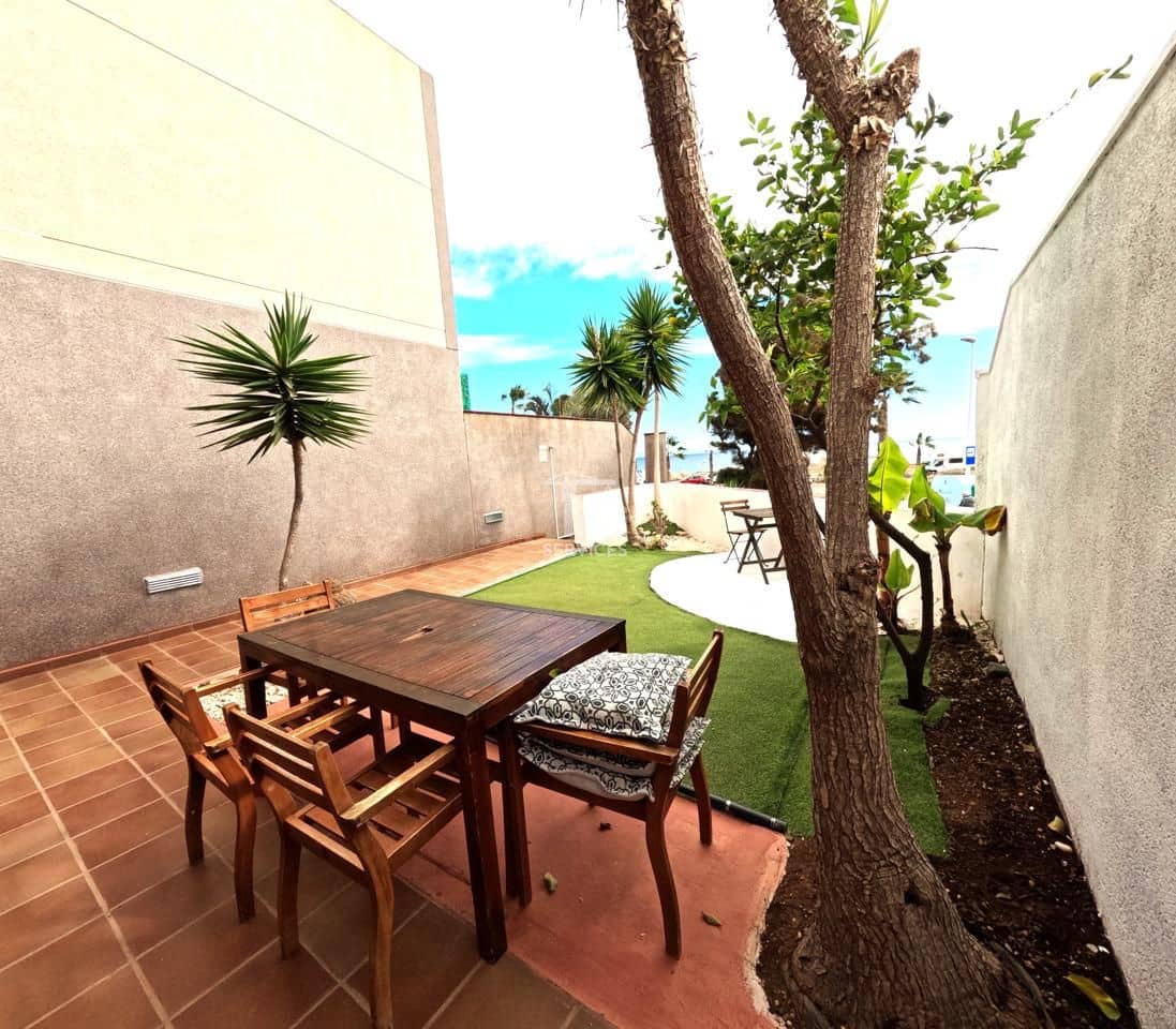 4 bedroom Villa for sale in Granadilla de Abona with garage - € 670,000 (Ref: 9679162)