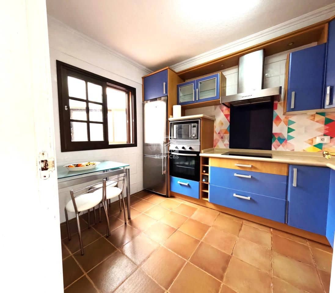 4 bedroom Villa for sale in Granadilla de Abona with garage - € 670,000 (Ref: 9679162)