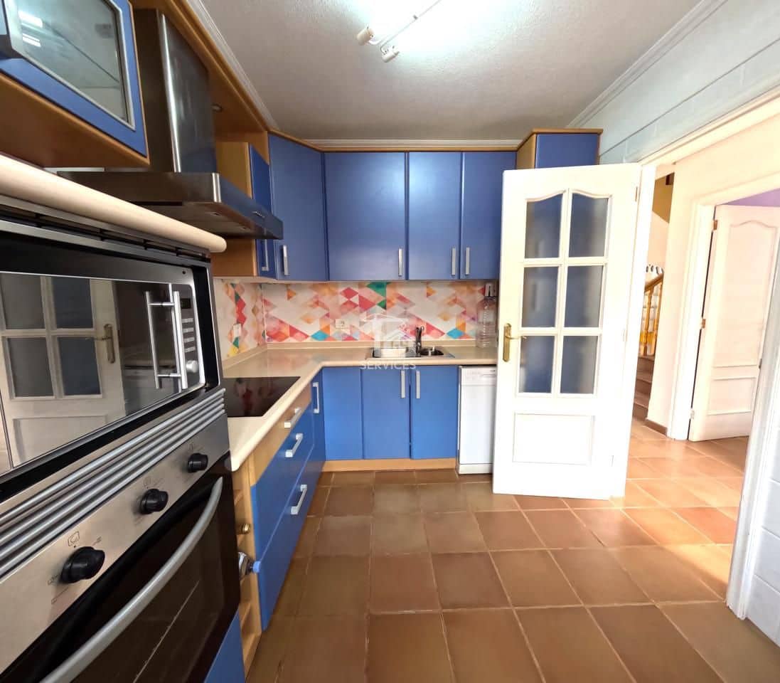 4 bedroom Villa for sale in Granadilla de Abona with garage - € 670,000 (Ref: 9679162)