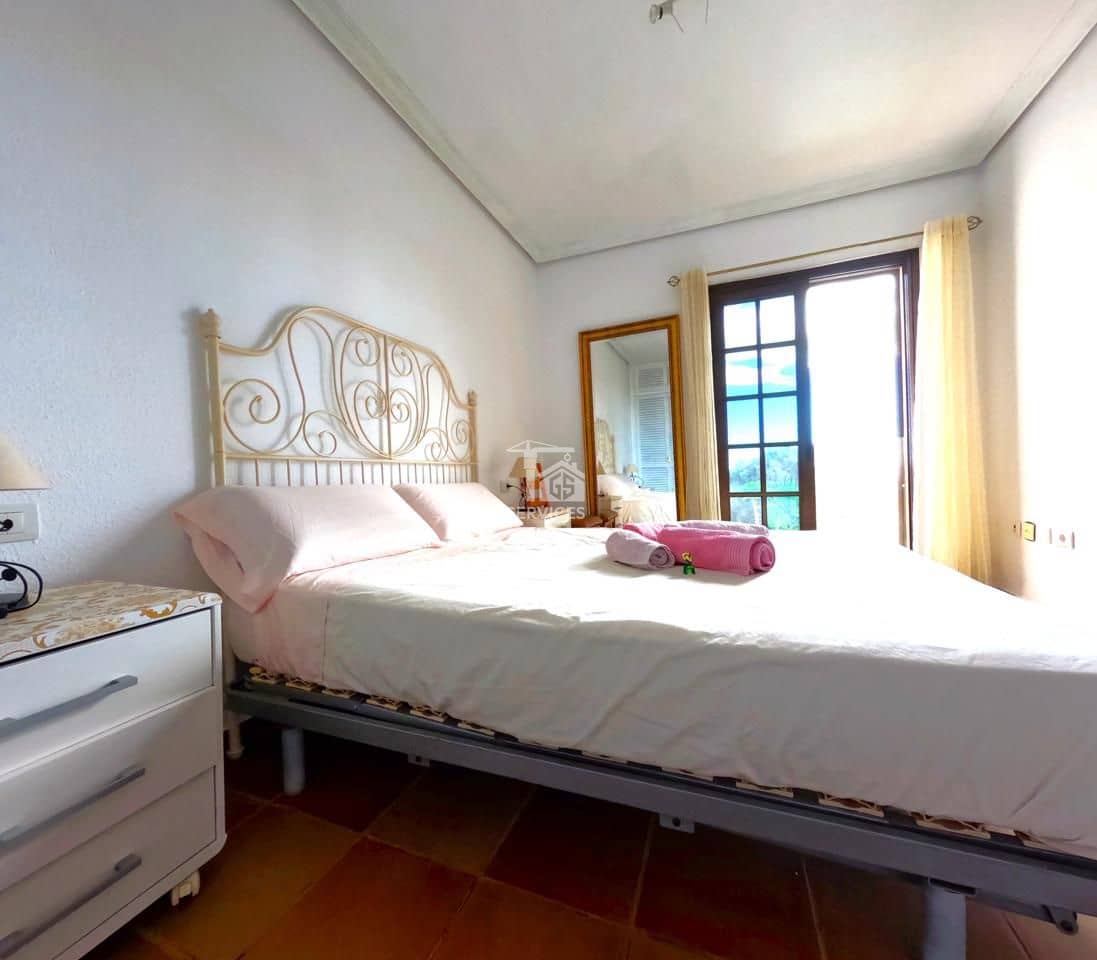 4 bedroom Villa for sale in Granadilla de Abona with garage - € 670,000 (Ref: 9679162)