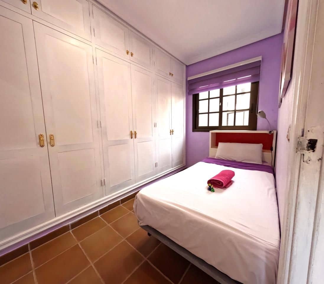 4 bedroom Villa for sale in Granadilla de Abona with garage - € 670,000 (Ref: 9679162)