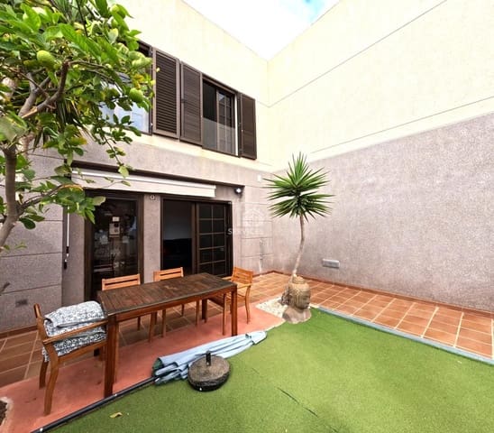 4 bedroom Villa for sale in Granadilla de Abona with garage - € 670,000 (Ref: 9679162)